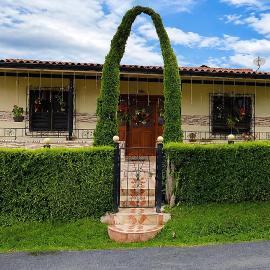 Casa campestre cerca de termales con WiFi y parqueadero, hotel a Santa Rosa de Cabal