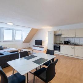 Helles Dachgeschoss Apartment im Herzen von Hameln Altstadt, Bahnhof und Weser zu Fuß erreichbar, מלון בהאמלן
