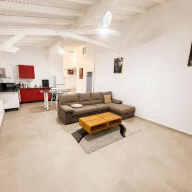 Jasmin un Appt Spacieux, calme avec piscine pour 6