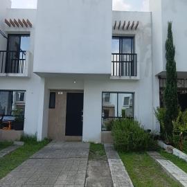Casa completa ideal para empresas o familias grandes, zona Residencial Privada seguridad las 24hrs, hotel in Poza Rica de Hidalgo