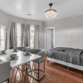 Buffalo में, होटल 4BR Apt Pool Table Sleeps 9 Buffalo