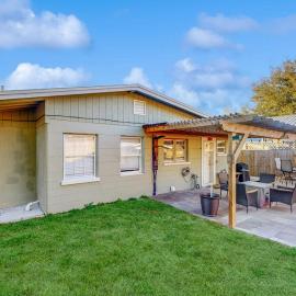 Splendid home near the canal with firepit patio grill enclosed yard laundry AC, hotel a Perdido Key
