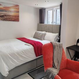 Ensuite ROOM in a HOME, hotel in Wyken