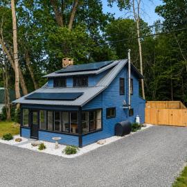 Charming Cottage by Lake Ontario, Firepit and Fenced Yard, hotel in Pulaski