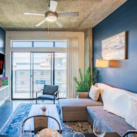 Apartment in Central DT with Gym Pool Parking WD