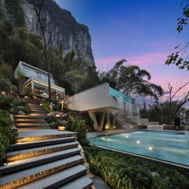 BYMA Valley Hideaway Resort Yangshuo·Ten-Mile Gallery · Yulong River·Double-Level Cliffside Infinity Pools · Private Luxury Villas ·Panoramic Floor-to-Ceiling Café & Dining, hotel u gradu Yangshuo