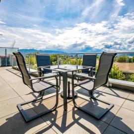180 Mt View Huge Balcony 2BR 3Beds 2Bath 2Parkings Penthouse, hotel in Kelowna