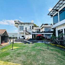 Casa Bliss Villa - Lembang by Your Home, hotel u gradu Lembang