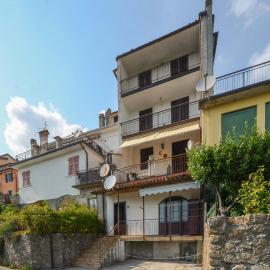 Cozy Apartment In Carro With Wifi, hotel i Carro