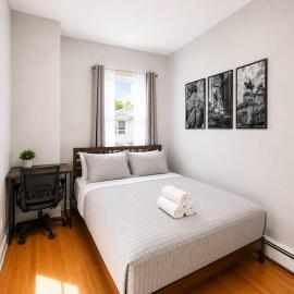 Journal Sq PATH Private Room - Shared Bath and Kitchen - 15 min NYC Access