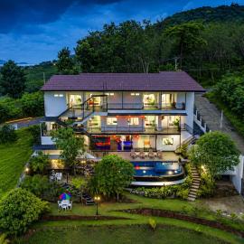 Spacious 8BR Private Pool Villa in Chalong, Hotel in Chalong