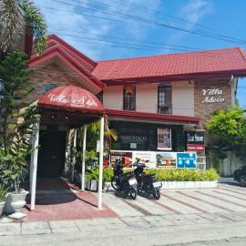 Villa Adela Pension House, hotel en Balamban