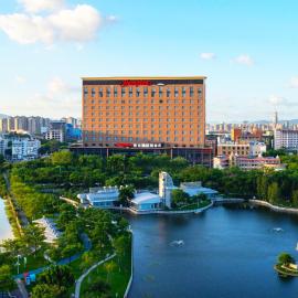 厦门集美杏林湾希尔顿欢朋酒店, hotel di Maluan