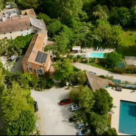 Logis Hotel la Ferme: Avignon şehrinde bir otel