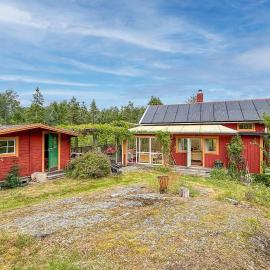 Cozy Home In Ellös With Sauna، فندق في Ellos