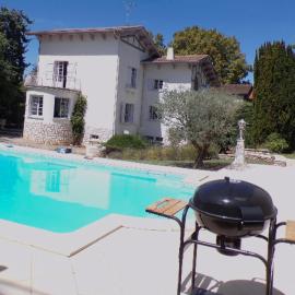 La Maison Basque, hotel a Sainte-Livrade-sur-Lot