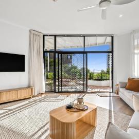 Coolum Beach Apartment, 2 Bed 2 Bath, Pool