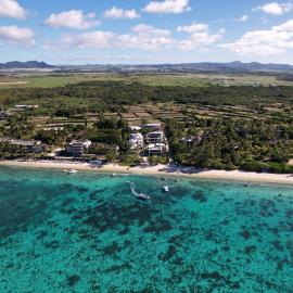 Summer beachfront apartment, hotel a Belle Mare