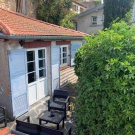 Studio indépendant avec terrasse
