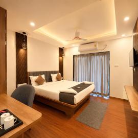 Sukanya Elite Puri - New Luxurious stay near Blue Flag beach with All AC Room, Free Parking & Restaurant, hotell Puris