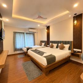 Sukanya Elite Puri - New Luxurious stay near Blue Flag beach with All AC Room, Free Parking & Restaurant, hotel in Puri