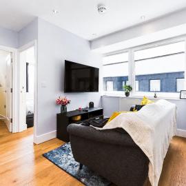 Modern 2BR Apt - Fast Links to Central London