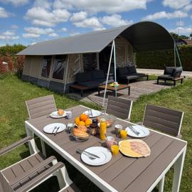 Glamping in Style, hotel en Dronrijp