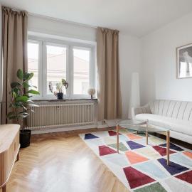 Charming studio in calm suburb, hotel en Sundbyberg