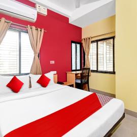 Hotel O Grand Lazeez, hotelli kohteessa Sāntrāgāchi