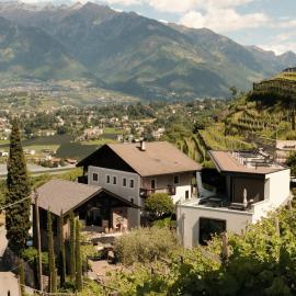 Wine Lodge Pratenberg, хотел в Мерано