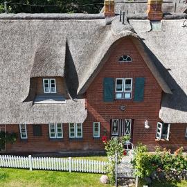 Ferien unterm Reetdach Whg 03, hotel a Oevenum