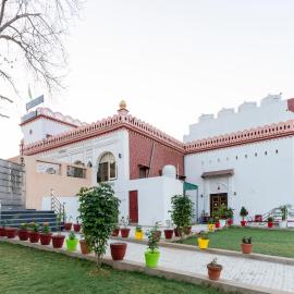 Haveli Ulfat Rai - Chaubeyji's Heritage Hotel, hotel em Bāh