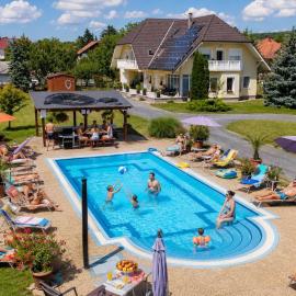 Ilona Apartmanházak, hotel in Gyenesdiás