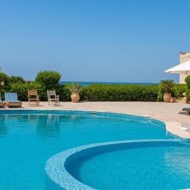 Beach & Pool View Chalet - Ras Sedr, hotel in Ras Sedr