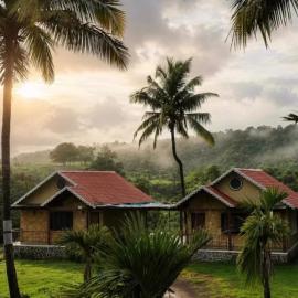 SaaviRa Hillside Resort، فندق في Khalapur