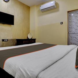 Hotel O Golden Suites, khách sạn ở Turambhe