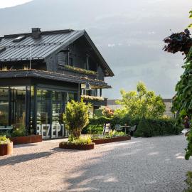 Natürlich Hell - Camping & Aparthotel, hotel in Fügen
