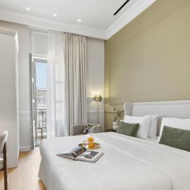 Hospi Living Empire Suites، فندق في مدينة هيراكيلون