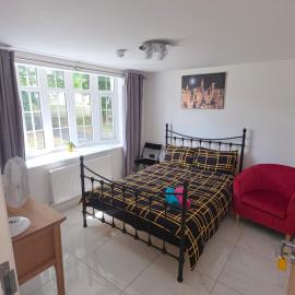 Ensuite Room near Airbus & Rolls-Royce, Southmead hospital, hotel in Bristol
