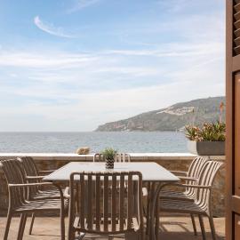 Aura Seafront Villa, hotell sihtkohas Neon Oitilon