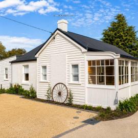 The Baker's Cottage in the Heart of Richmond Sleeps 6