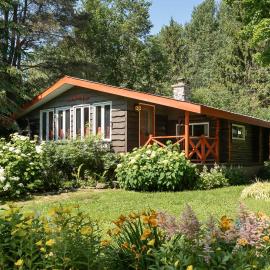 Spa Nature & Mountain - Le Pinacle，Frelighsburg的飯店
