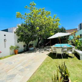 Casa Vida 4/4 - a 3 ruas da Praia/Orla de Atalaia, hotel in Atalaia Velha