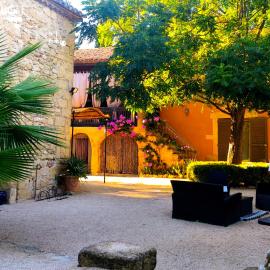 Maison d'hôte Mas de Castille entre Uzès et le pont du Gard, hotel in Argilliers