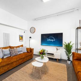 Yello Homes Suite - Dream Loft - Jacquzzi - bis zu 10 Gäste, hotelli Nürnbergissä
