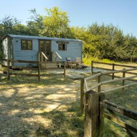 Cotswold Shepherd's Hut، فندق في Weston Subedge