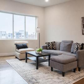 Stylish 2BR,1BAFree ParkingQueen Beds