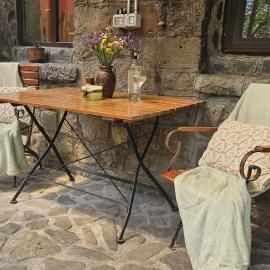 The Stone Garden Apartment - free parking, private yard