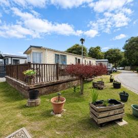Brilliant Caravan With A Partial Sea View In Suffolk Ref 32026Az