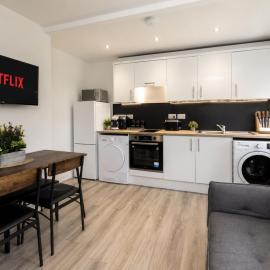 Village Home | Free Parking | Sleeps 6